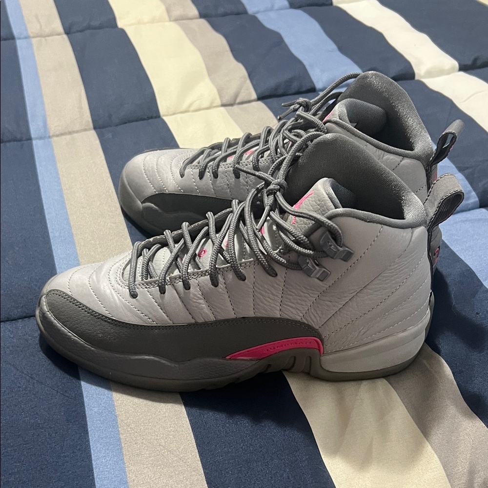 Jordan kids Sneakers in Gray and Pink - Picture 3 of 7
